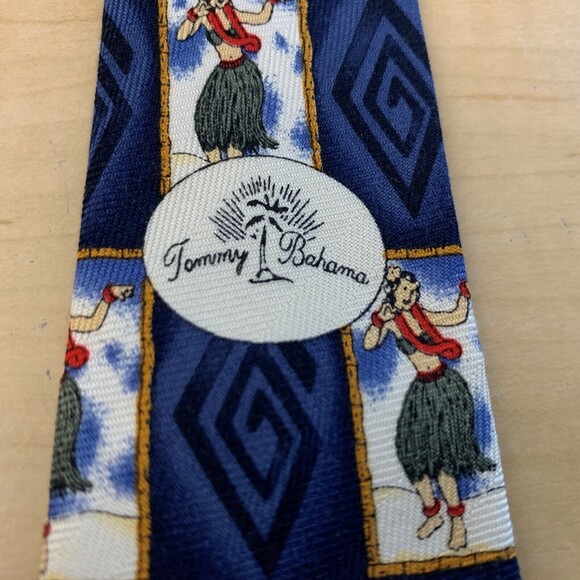 Tommy Bahama Men’s Tie Necktie Hula Girl Hawaiian Print 100% Silk Blue White - Picture 5 of 5